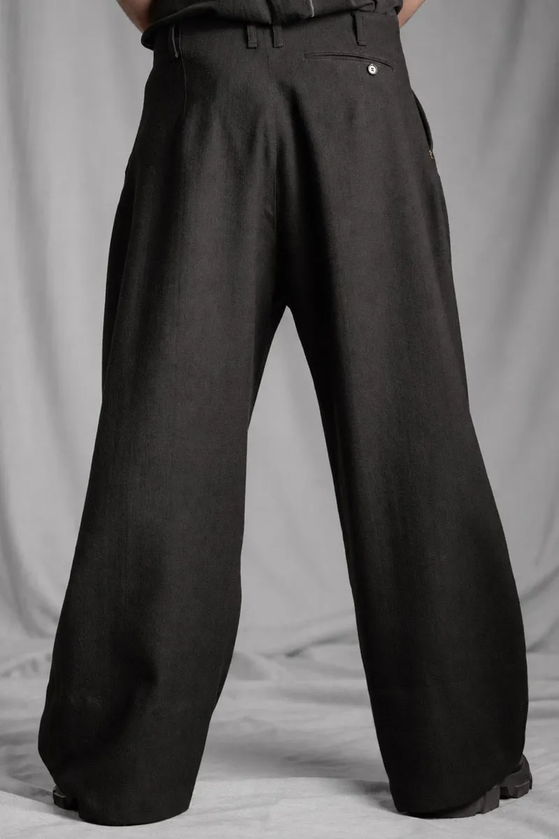 eigensinnig wien | Bandlkramer | Schwarze, weite Designerhose mit Bundfalten aus italienischer Wolle