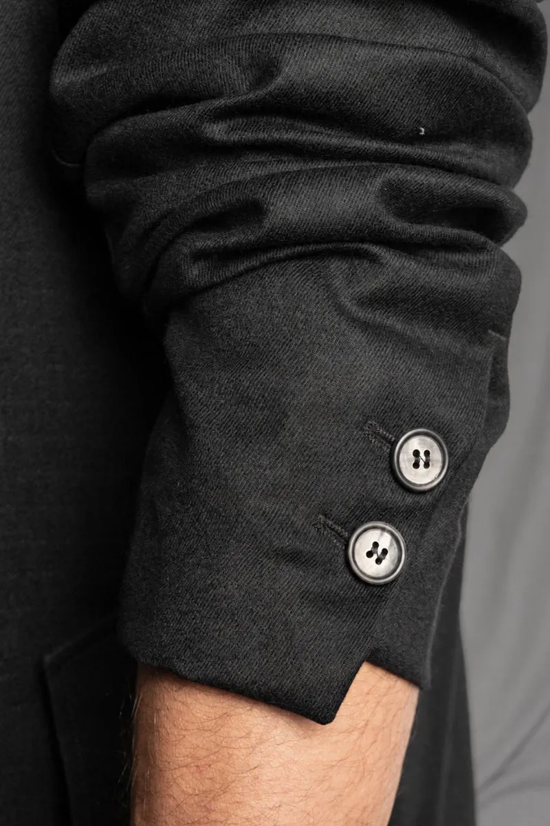 eigensinnig wien | GroAkt | Sartorialer Herren-Designeranzug mit langem Hemdmantel aus luxuriösem Woll-Flanell