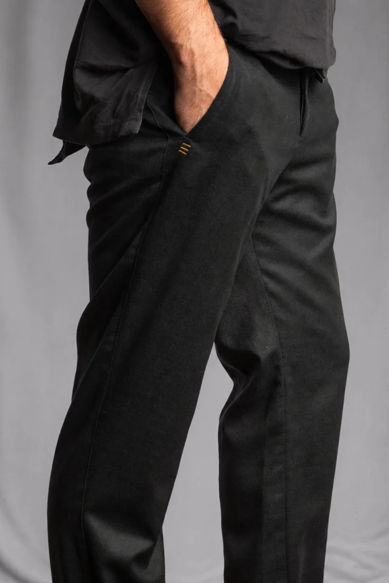 eigensinnig wien | GroAkt | Sartorialer Herren-Designeranzug mit langem Hemdmantel aus luxuriösem Woll-Flanell