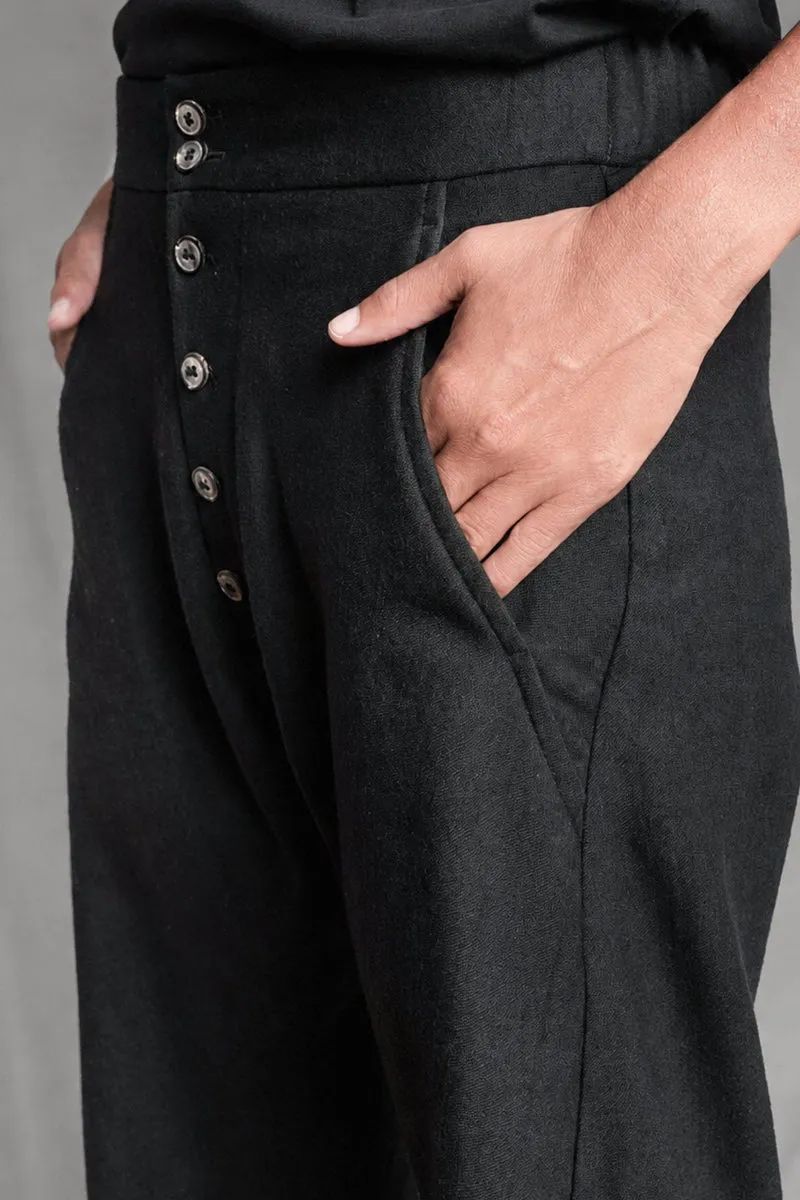 eigensinnig wien | RotMis | Avantgardistischer Herren-Wollanzug mit Mao-Kragen-Sakko und Knickerbockerhose