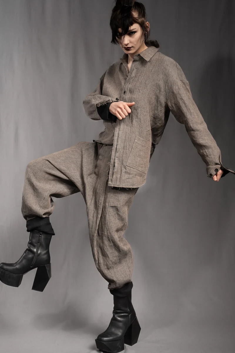 eigensinnig wien | ChiTho | Progressiver Leinen-Zweiteiler mit Overshirt und Drop Crotch Pants