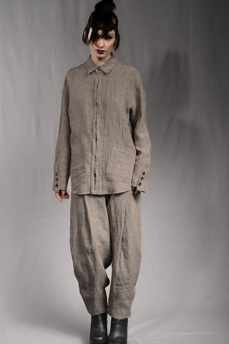 eigensinnig wien | ChiTho | Progressiver Leinen-Zweiteiler mit Overshirt und Drop Crotch Pants