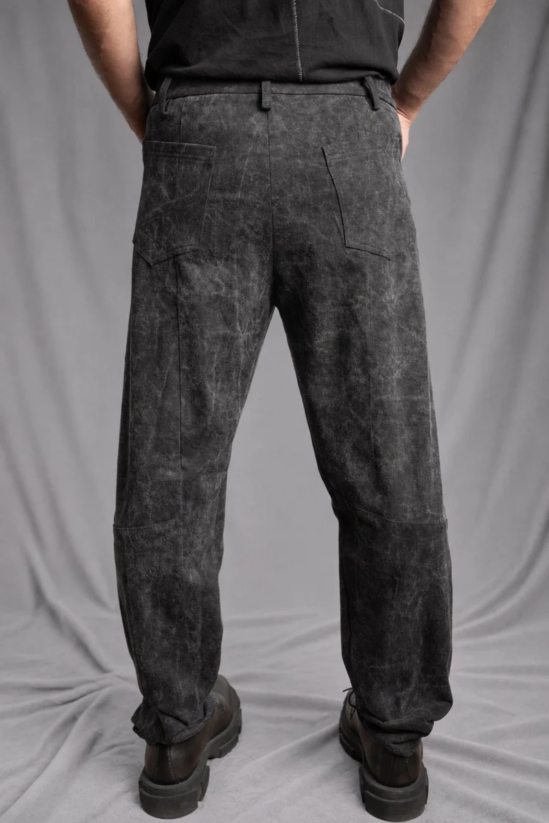 eigensinnig wien | McMurphy | Avantgardistische Relaxed-Tapered-Hose in Dirty Grey