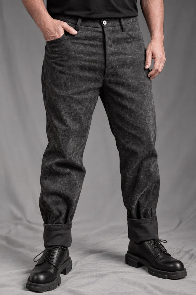 eigensinnig wien | McMurphy | Avantgardistische Relaxed-Tapered-Hose in Dirty Grey