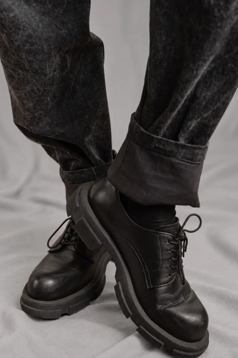 eigensinnig wien | McMurphy | Avantgardistische Relaxed-Tapered-Hose in Dirty Grey