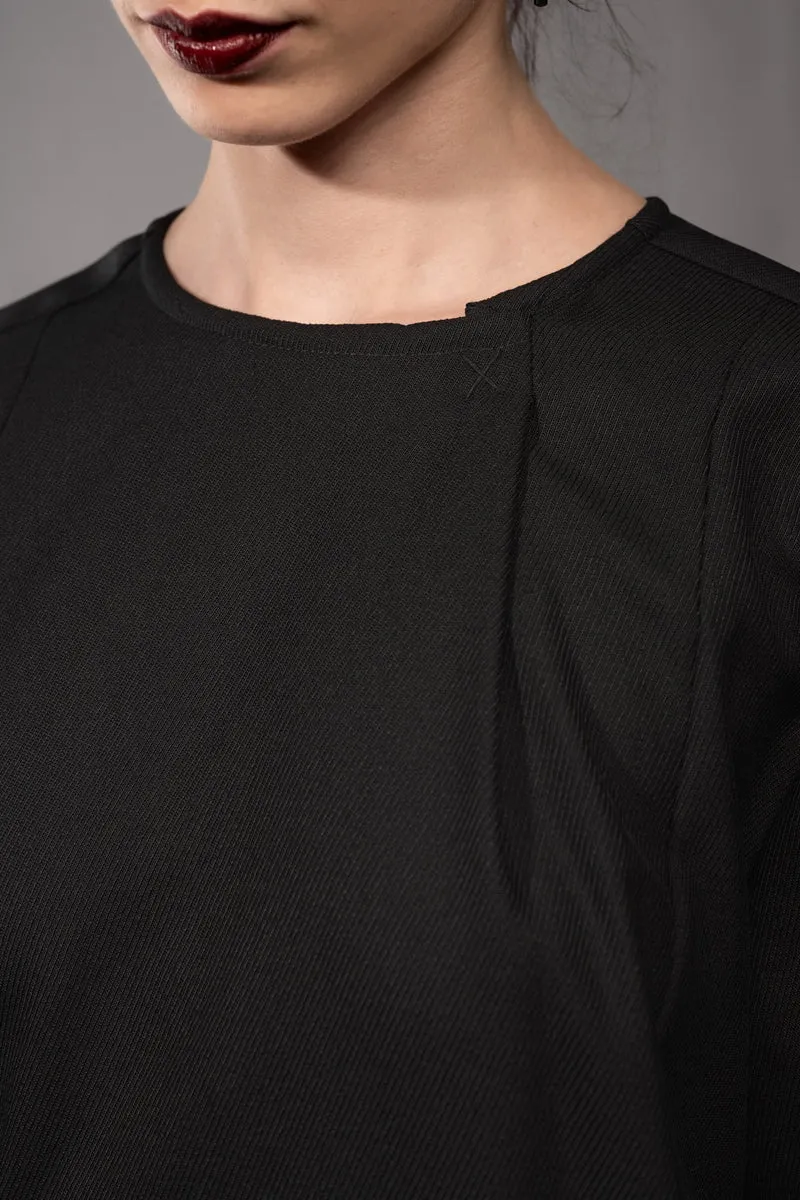 eigensinnig wien | SamBac | Schwarzes Dark-Elegance-Outfit aus Langarmtop und Midirock in Twill-Wolle
