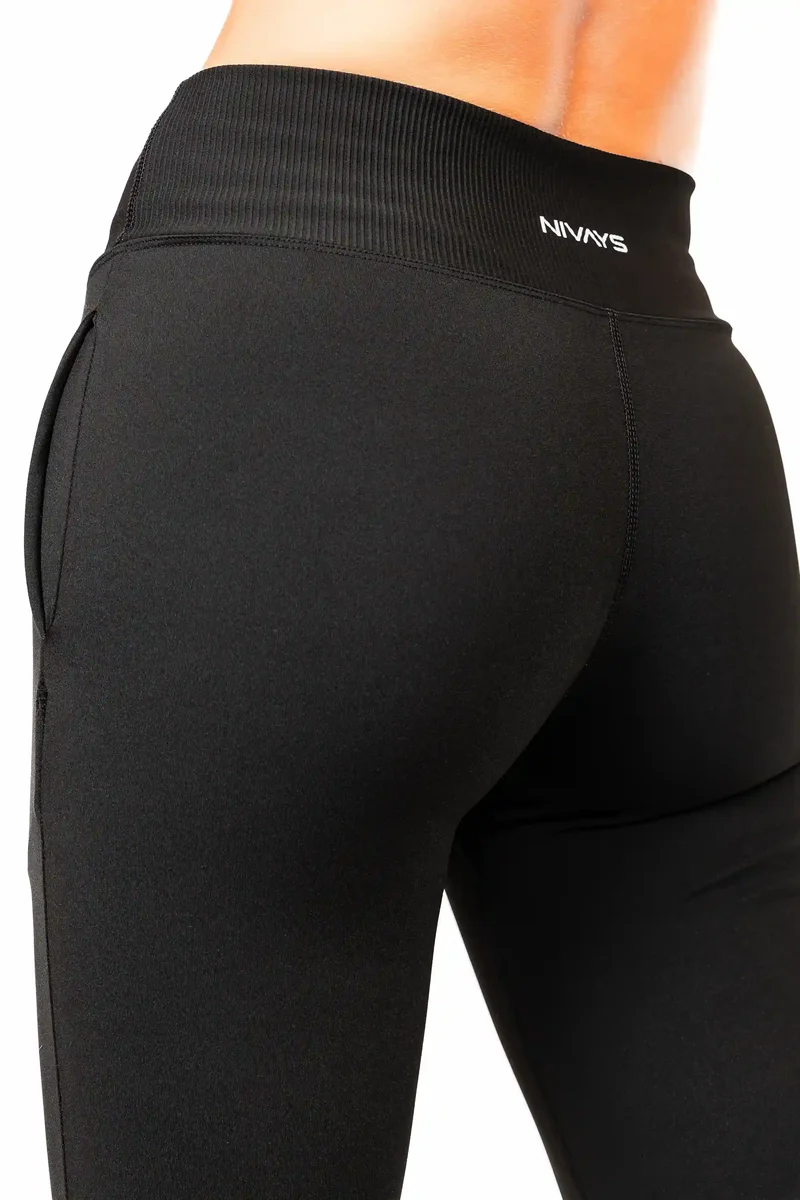 Schwarze Leggings Gravity V-Shaped aus recyceltem Polyester von Nivays