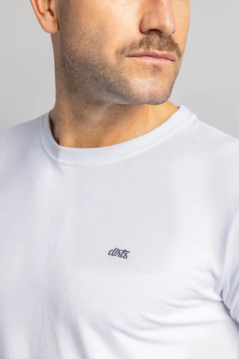Weisses Classic Athletic T-Shirt (Shorter Version) aus DriRelease® von Dirts