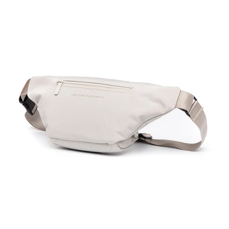 Beige Bauchtasche Atlas aus recycelten PET-Flaschen von Lefrik