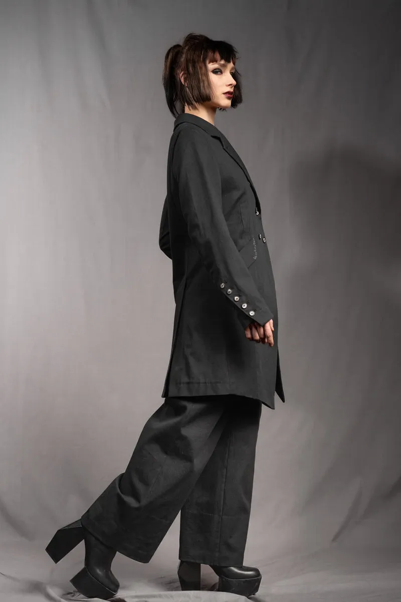 eigensinnig wien | YlaStr | Schwarzer Avantgarde Designeranzug für Damen mit weiter Bundfaltenhose aus Baumwolle