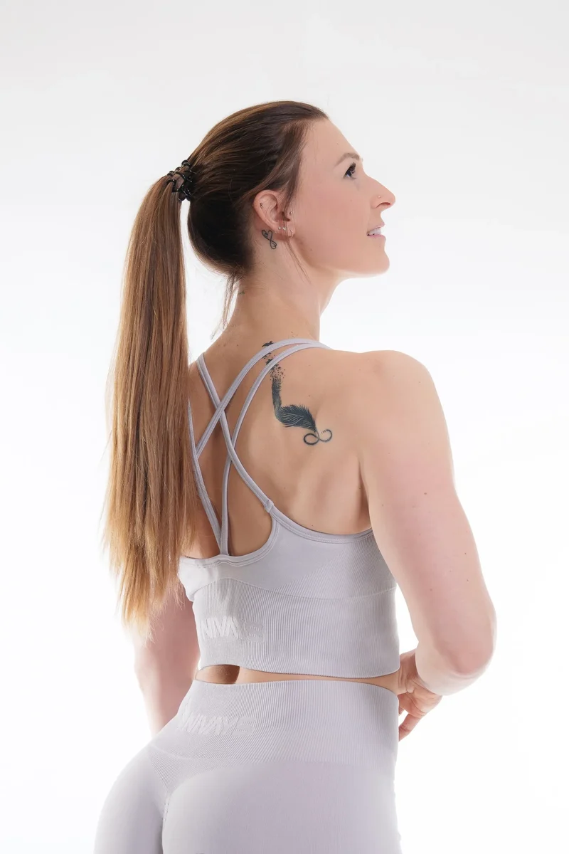 Graues Set Zeyla Seamless lang aus recyceltem Polyester von Nivays