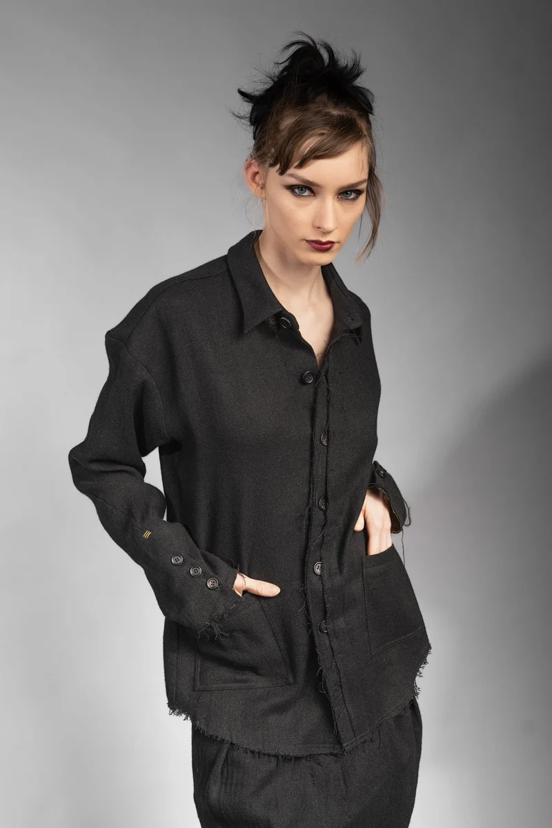 eigensinnig wien | Thoreau | Außergewöhnliches, schwarzes Designer Overshirt aus Wolle-Leinen-Mix