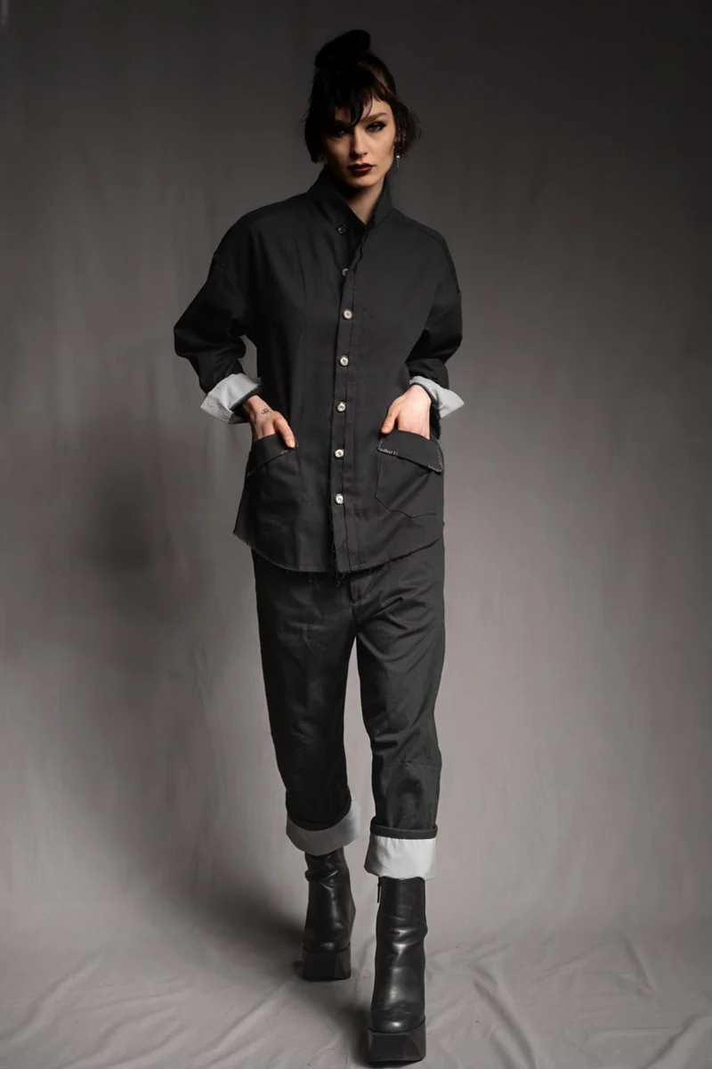 eigensinnig wien | KolQua | Schwarzer Baggy Pants Anzug aus leichter Baumwolle