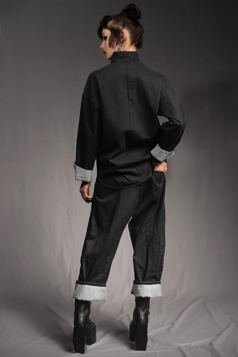 eigensinnig wien | KolQua | Schwarzer Baggy Pants Anzug aus leichter Baumwolle