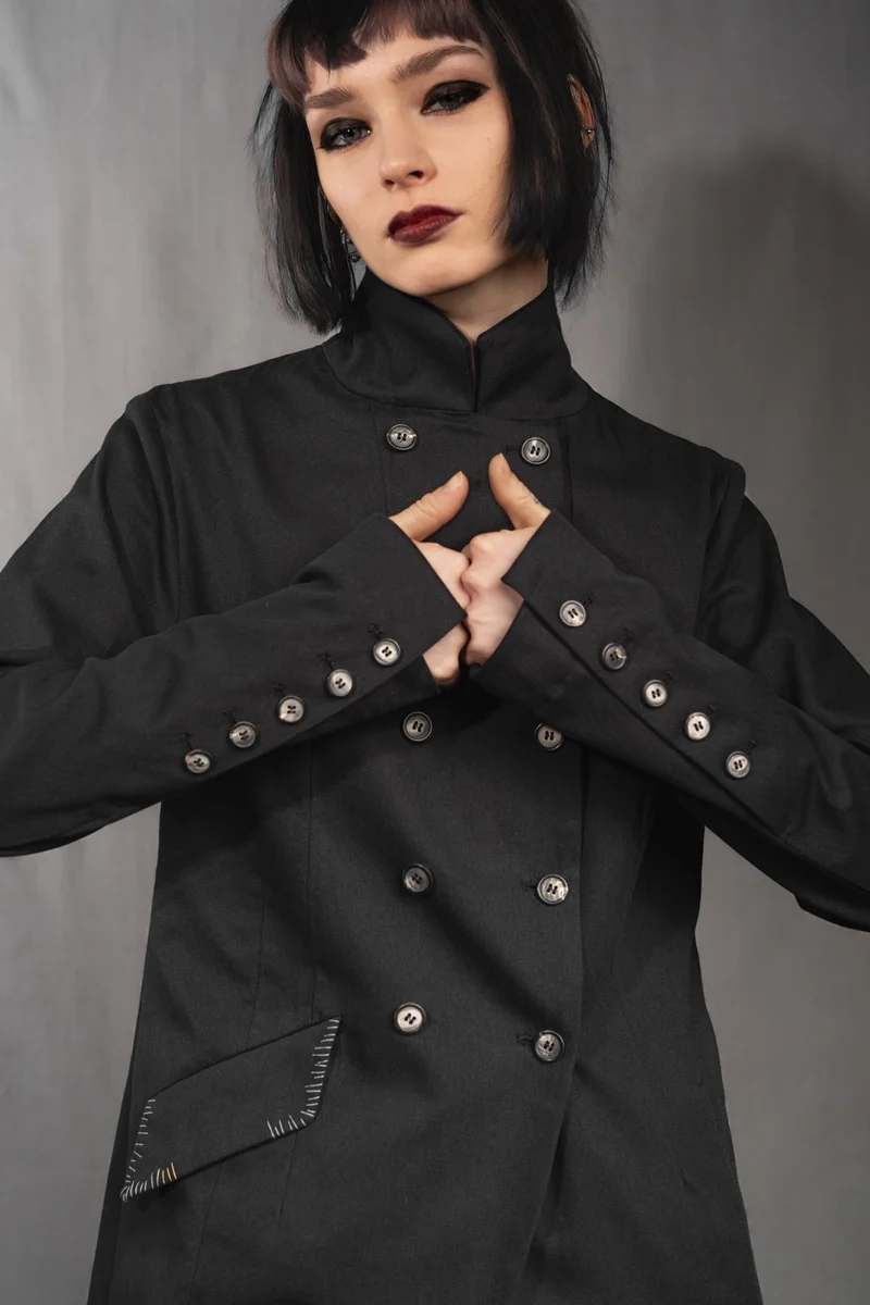 eigensinnig wien | YlaEgo | Extravaganter Designer-Zweiteiler mit Gehrock und Bundfaltenhose