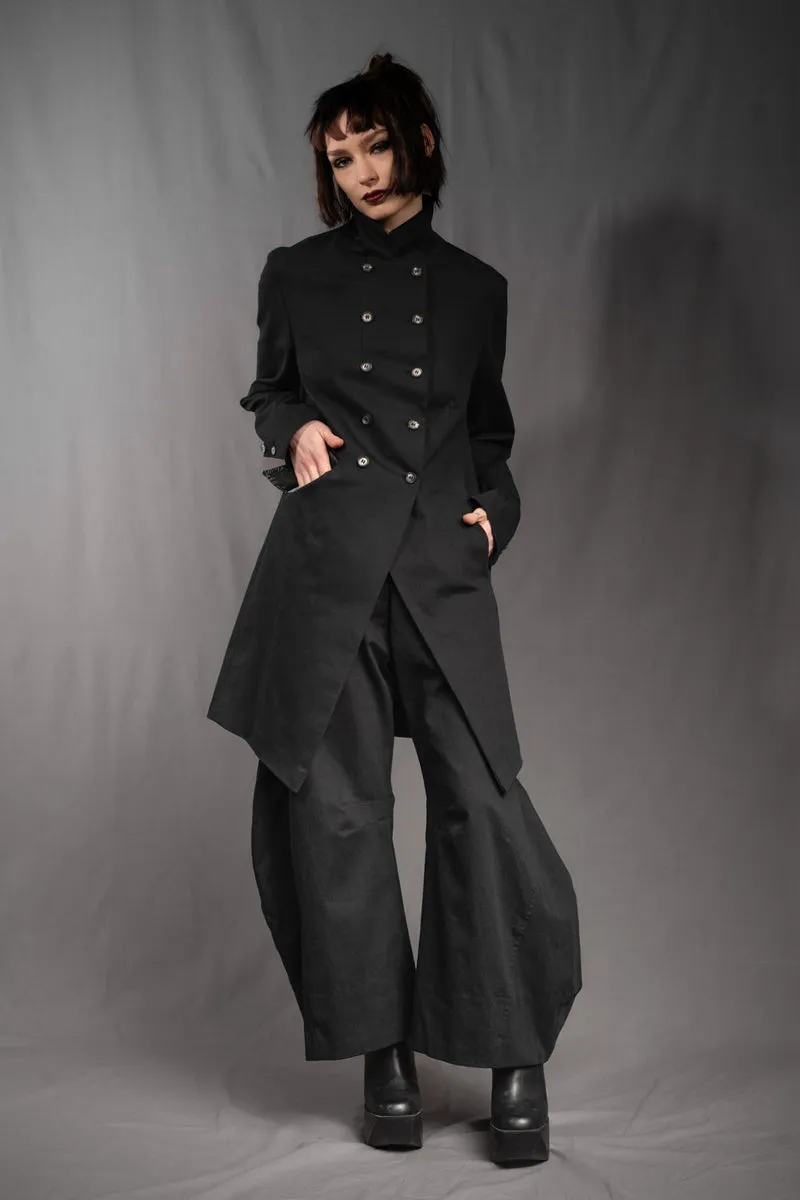 eigensinnig wien | YlaNin | Designer Damenanzug mit Barrel-Leg Hose aus leichter Baumwolle