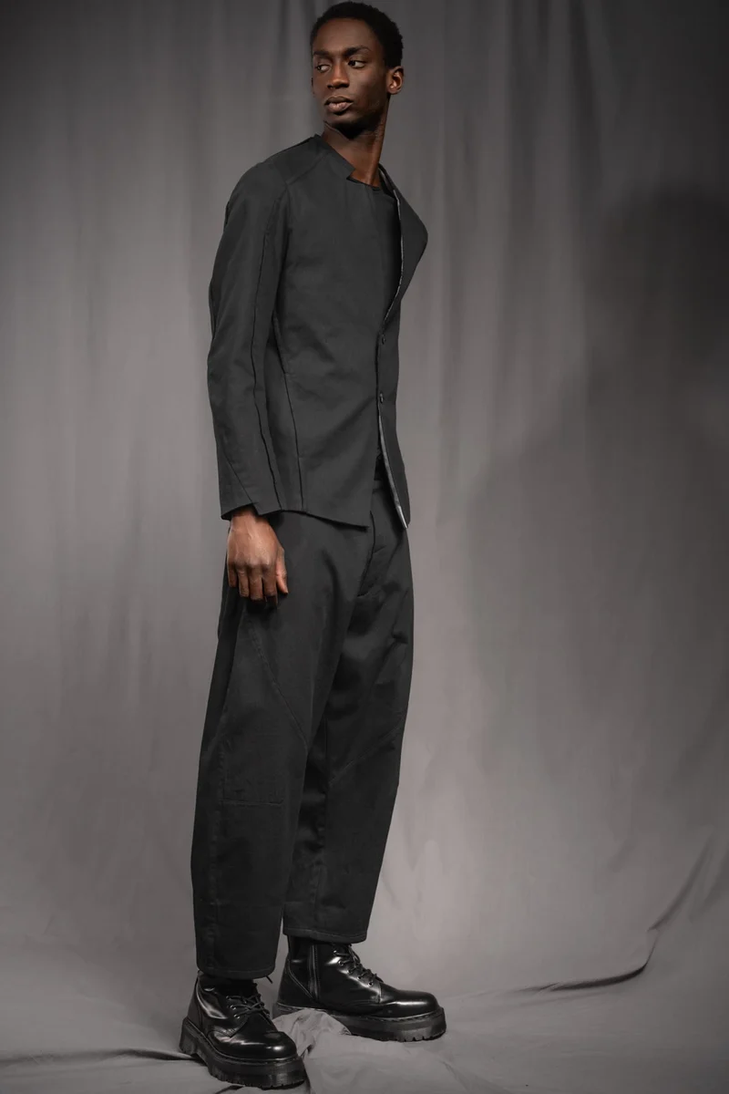 eigensinnig wien | WalQua | Schwarzer Designer Herrenanzug aus Gabardine-Baumwolle