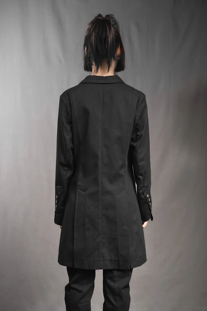 eigensinnig wien | YlaKil | Schwarzer Avantgarde Damenanzug mit Slim-Fit Hose aus leichter Baumwolle