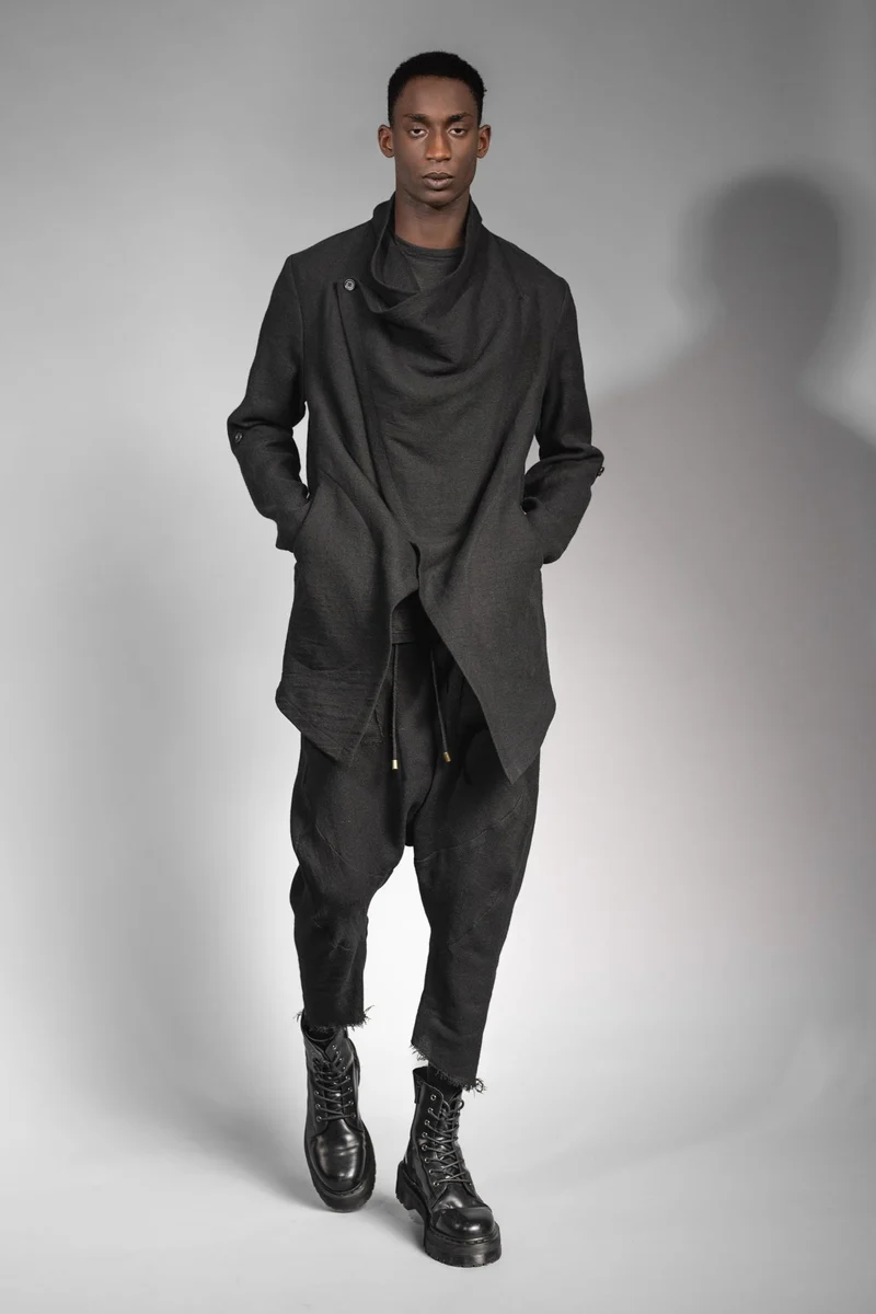 eigensinnig wien | Apollon | Schwarzer, extravaganter Oversize Cardigan aus Wolle-Leinen-Mix