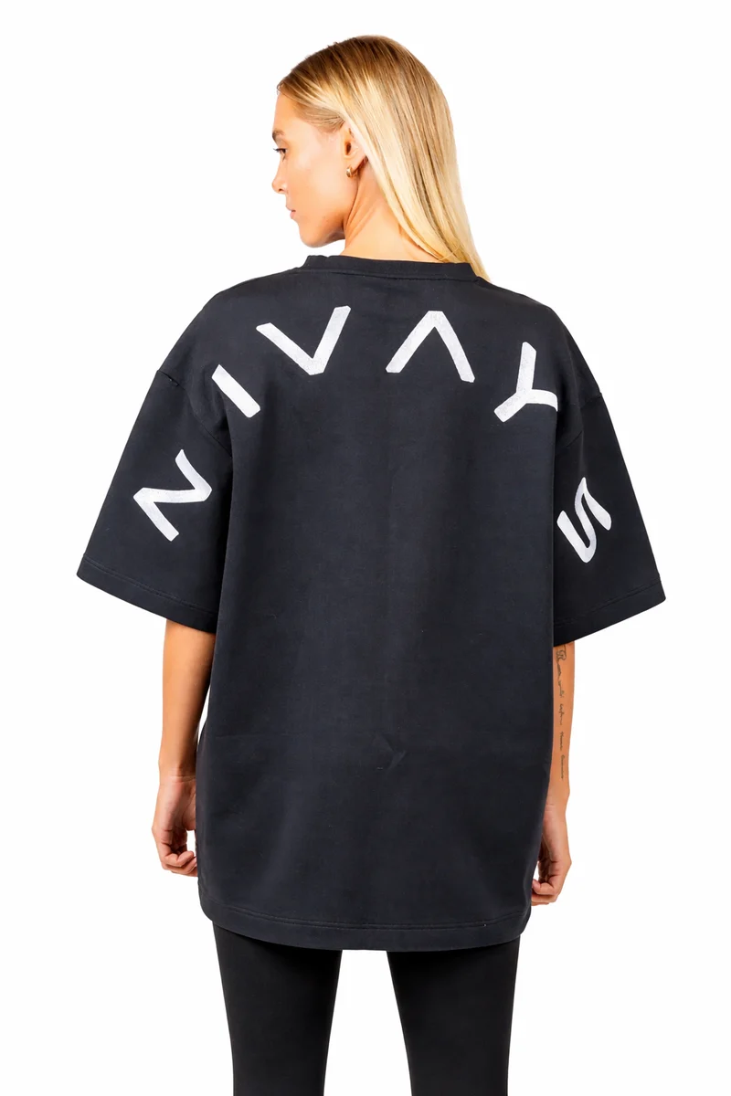 Schwarzes Shirt Gravity Oversized Signature aus Baumwolle von Nivays