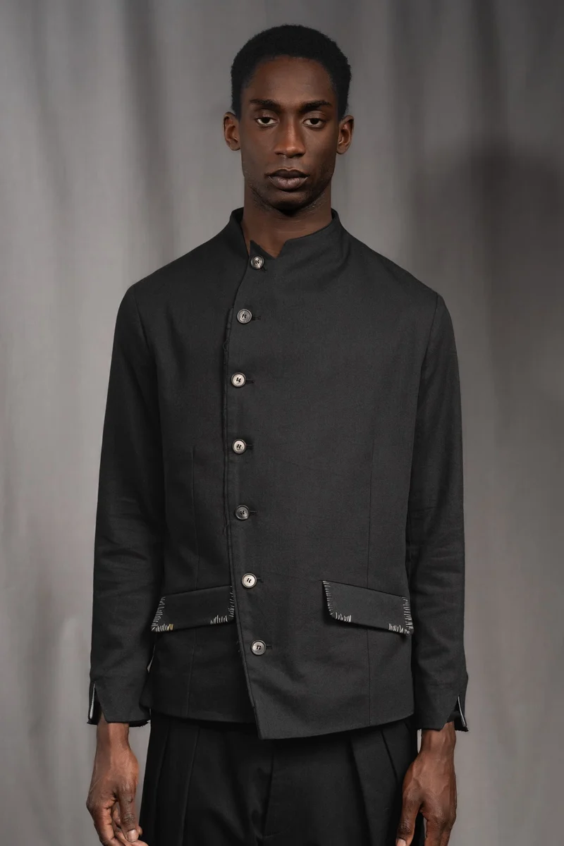 eigensinnig wien | Zweig | Asymmetrisches Herren Designersakko mit Stehkragen aus Baumwolle in Schwarz