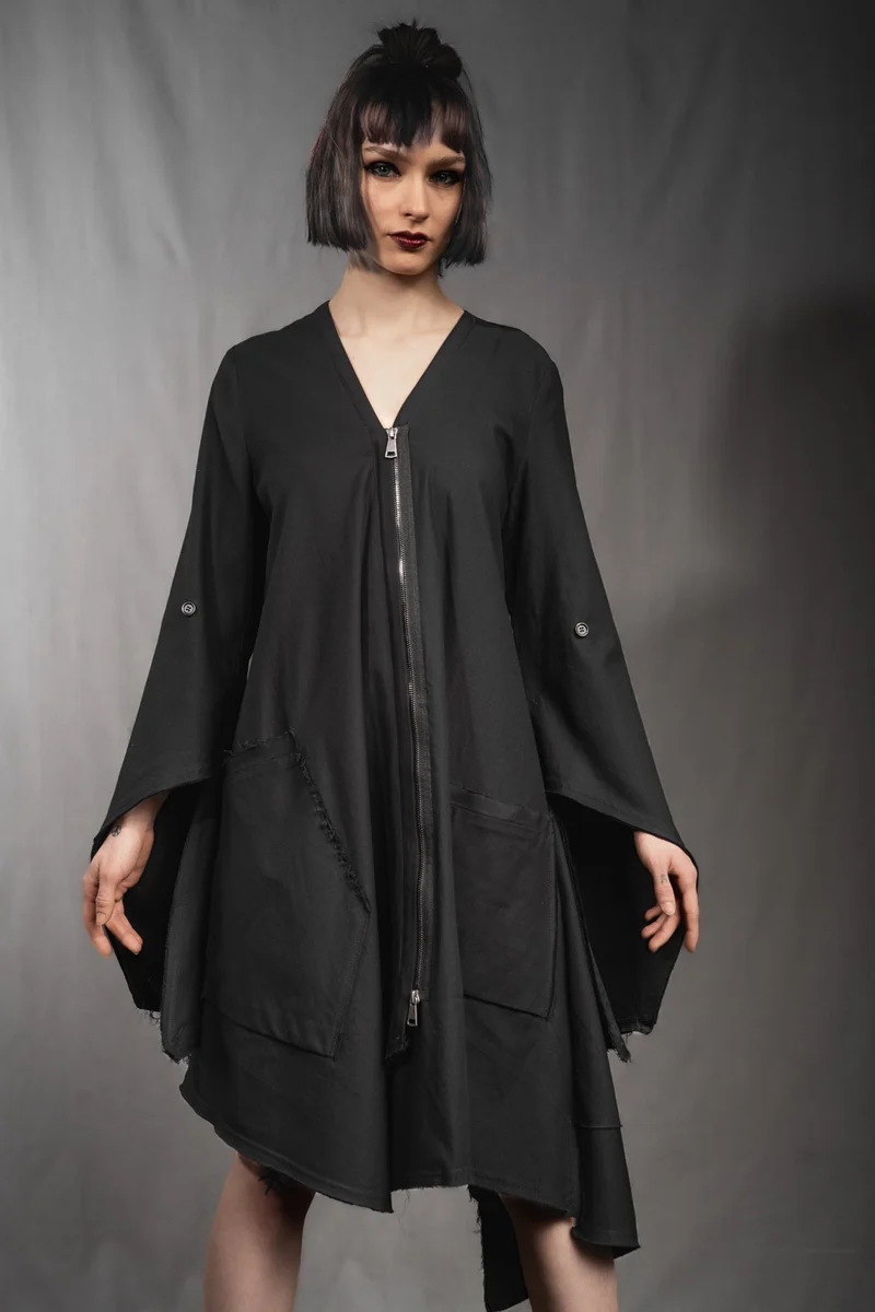 eigensinnig wien | Patti | Avantgardistisches, asymmetrisches Kleid mit Zip aus schwarzer Baumwolle