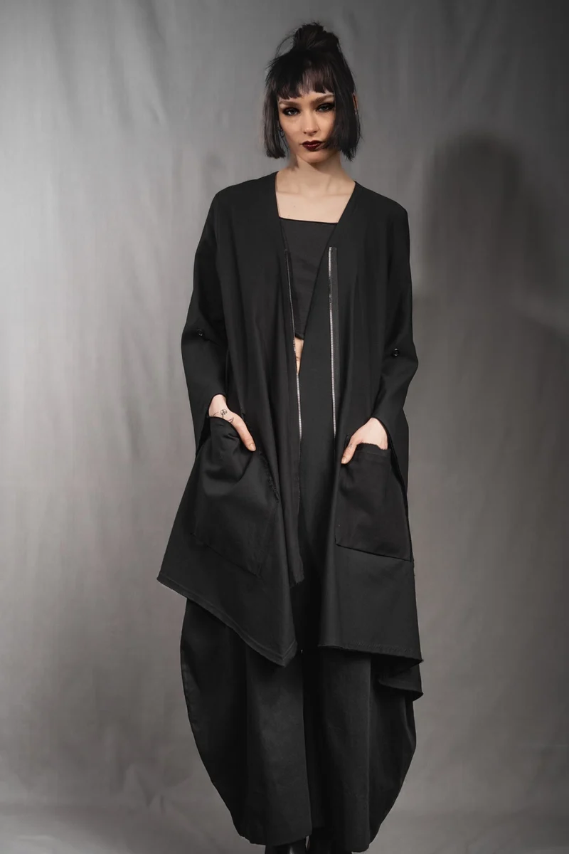 eigensinnig wien | Patti | Avantgardistisches, asymmetrisches Kleid mit Zip aus schwarzer Baumwolle