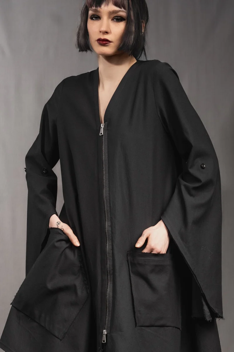 eigensinnig wien | Patti | Avantgardistisches, asymmetrisches Kleid mit Zip aus schwarzer Baumwolle