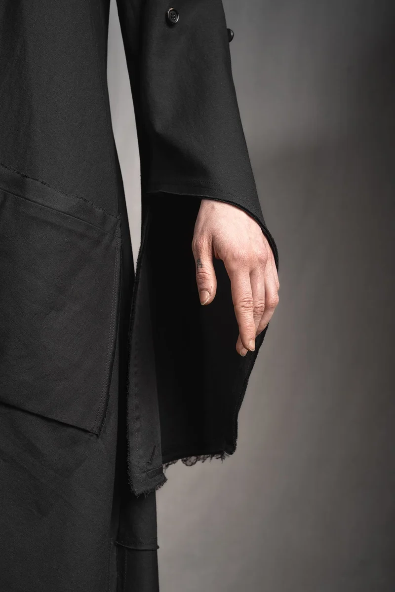 eigensinnig wien | Patti | Avantgardistisches, asymmetrisches Kleid mit Zip aus schwarzer Baumwolle