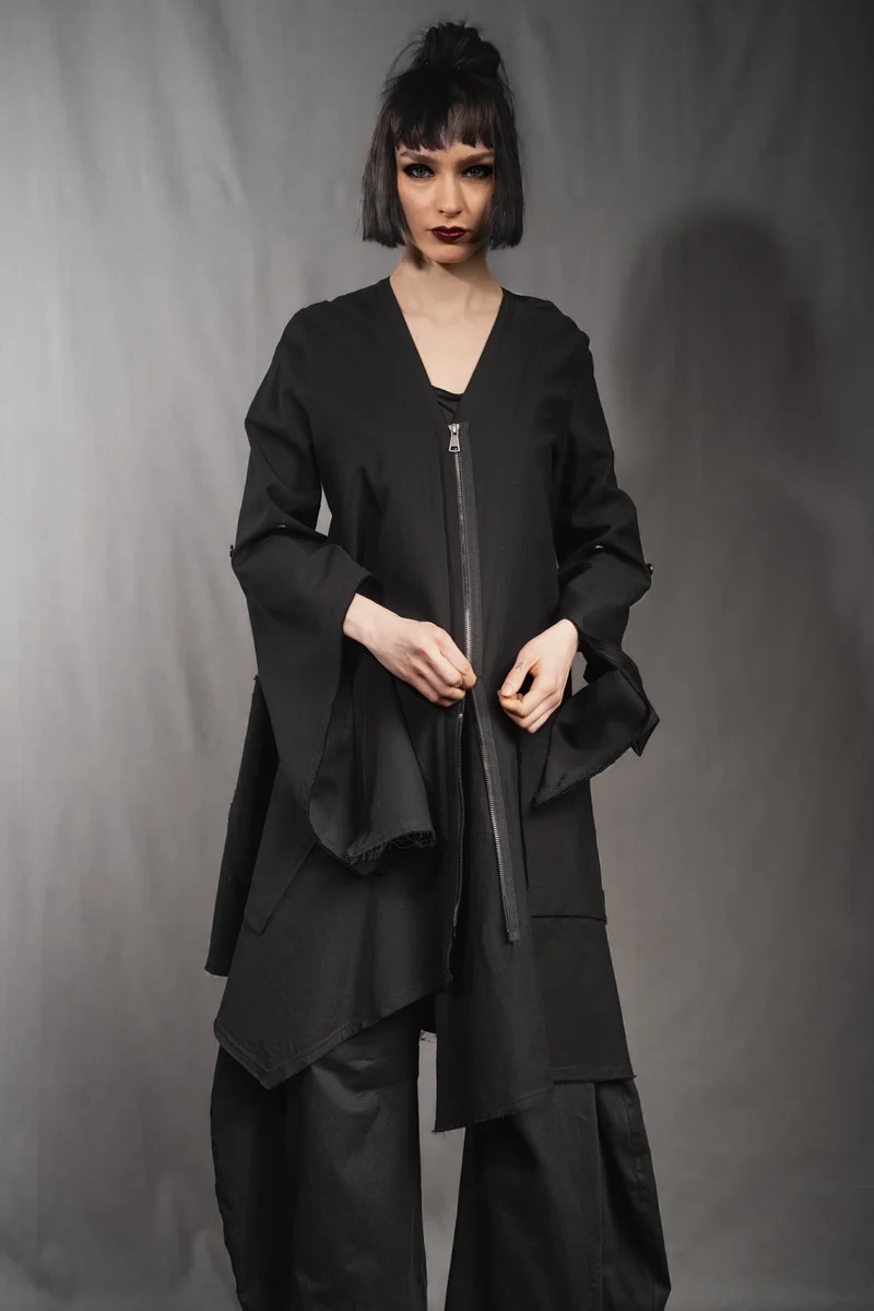 eigensinnig wien | Patti | Avantgardistisches, asymmetrisches Kleid mit Zip aus schwarzer Baumwolle
