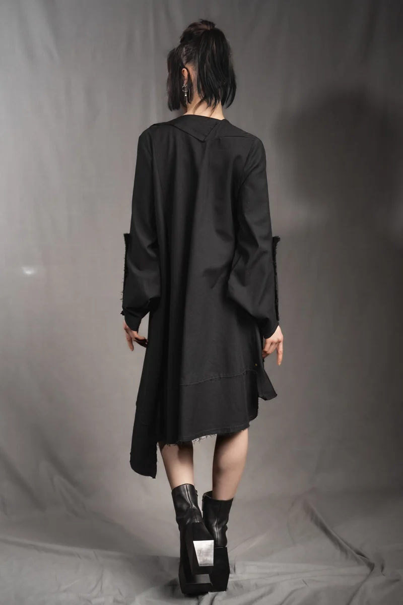 eigensinnig wien | Patti | Avantgardistisches, asymmetrisches Kleid mit Zip aus schwarzer Baumwolle