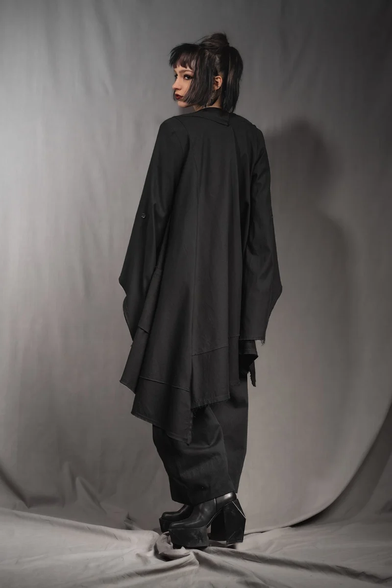 eigensinnig wien | Patti | Avantgardistisches, asymmetrisches Kleid mit Zip aus schwarzer Baumwolle
