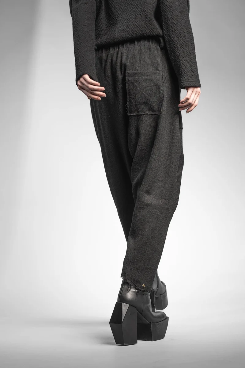 eigensinnig wien | Russell | Schwarze Designer Woll-Cropped Drop Crotch Pants