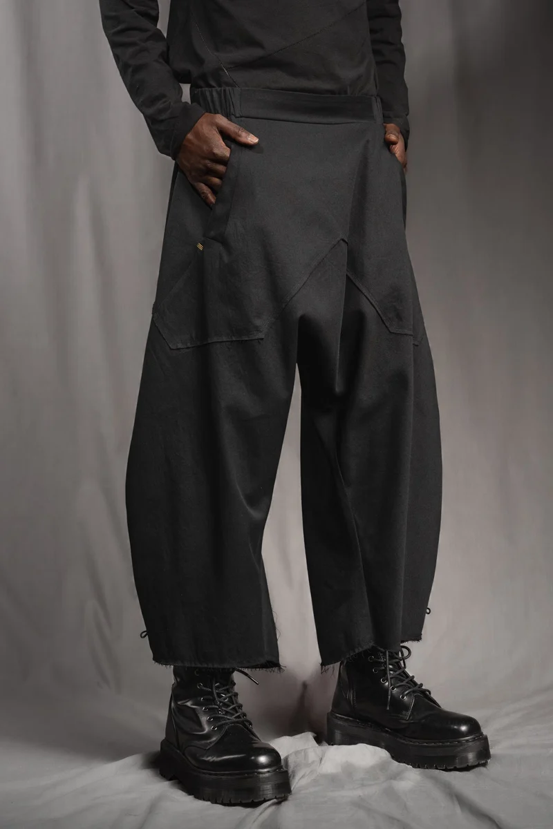 eigensinnig wien | Tuareg | Schwarze, leichte Designer Drop-Crotch Haremshose aus Baumwolle
