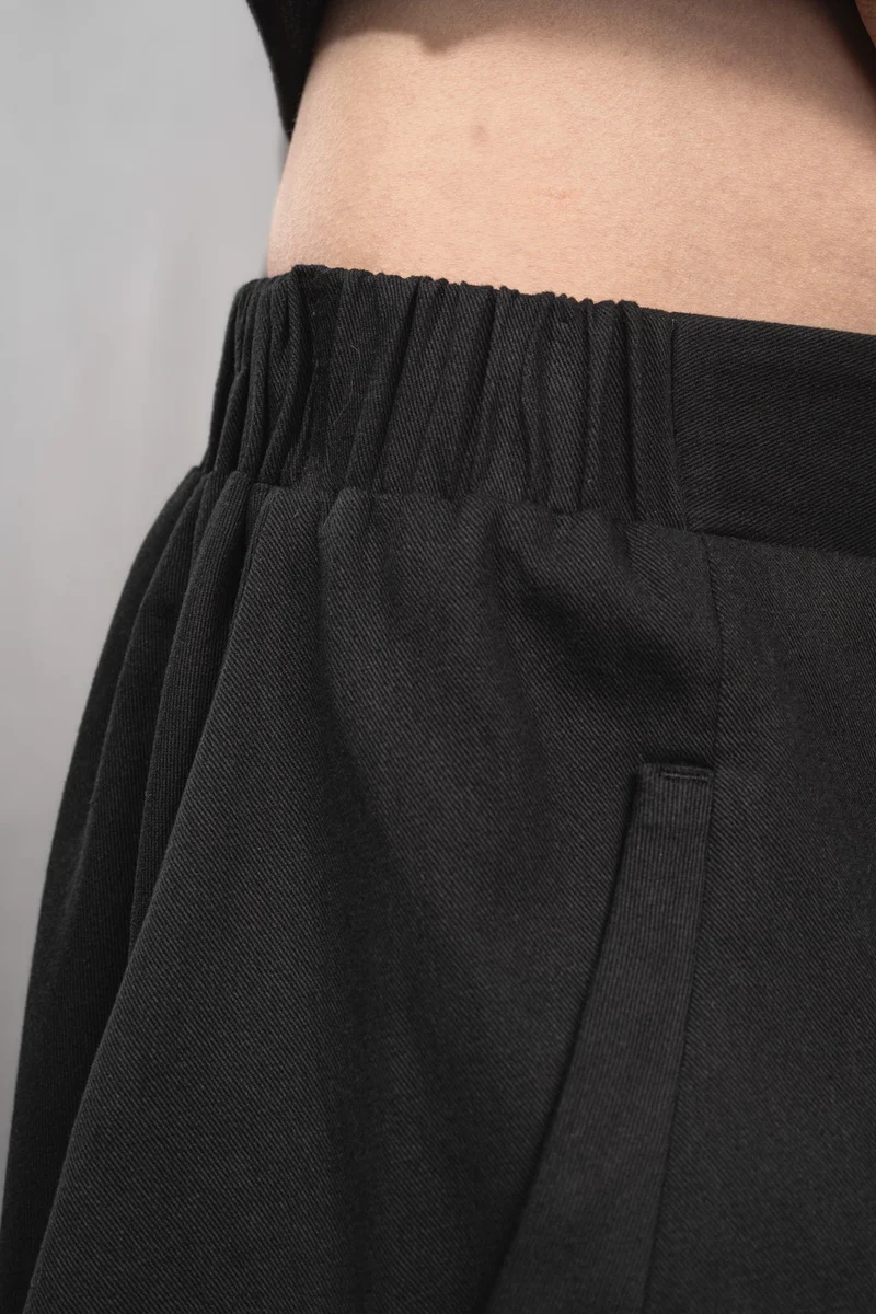 eigensinnig wien | Tuareg | Schwarze, leichte Designer Drop-Crotch Haremshose aus Baumwolle