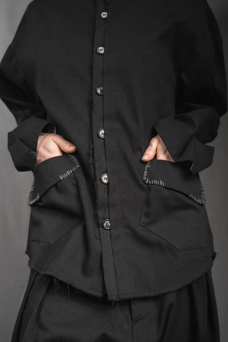 eigensinnig wien | Koloman | Schwarze, leichte Designer Hemdjacke aus Baumwolle