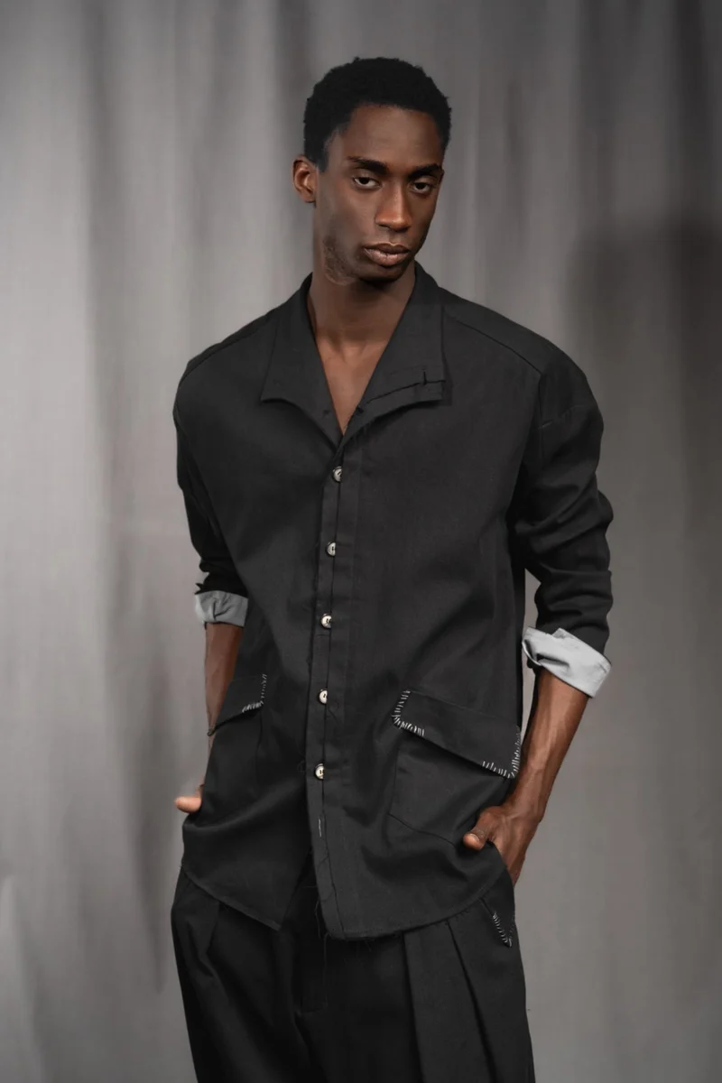 eigensinnig wien | Koloman | Schwarze, leichte Designer Hemdjacke aus Baumwolle