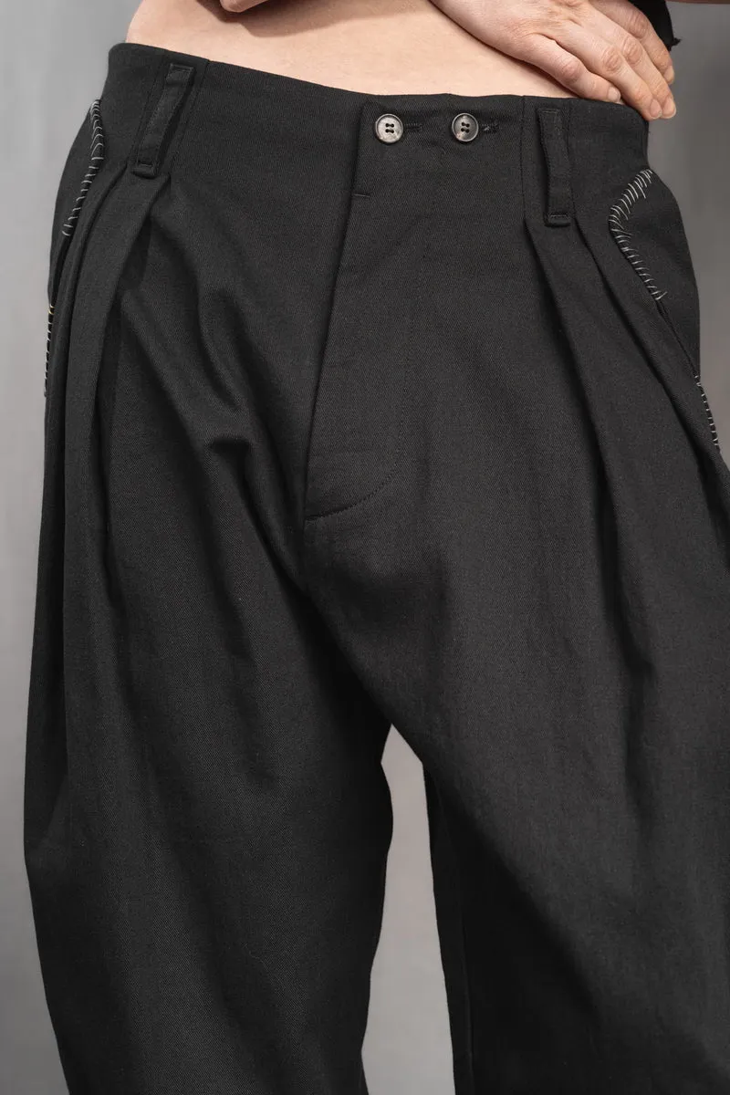 eigensinnig wien | SteEgo | Avantgarde Hosenanzug mit asymmetrischem Blazer und weiter Bundfaltenhose
