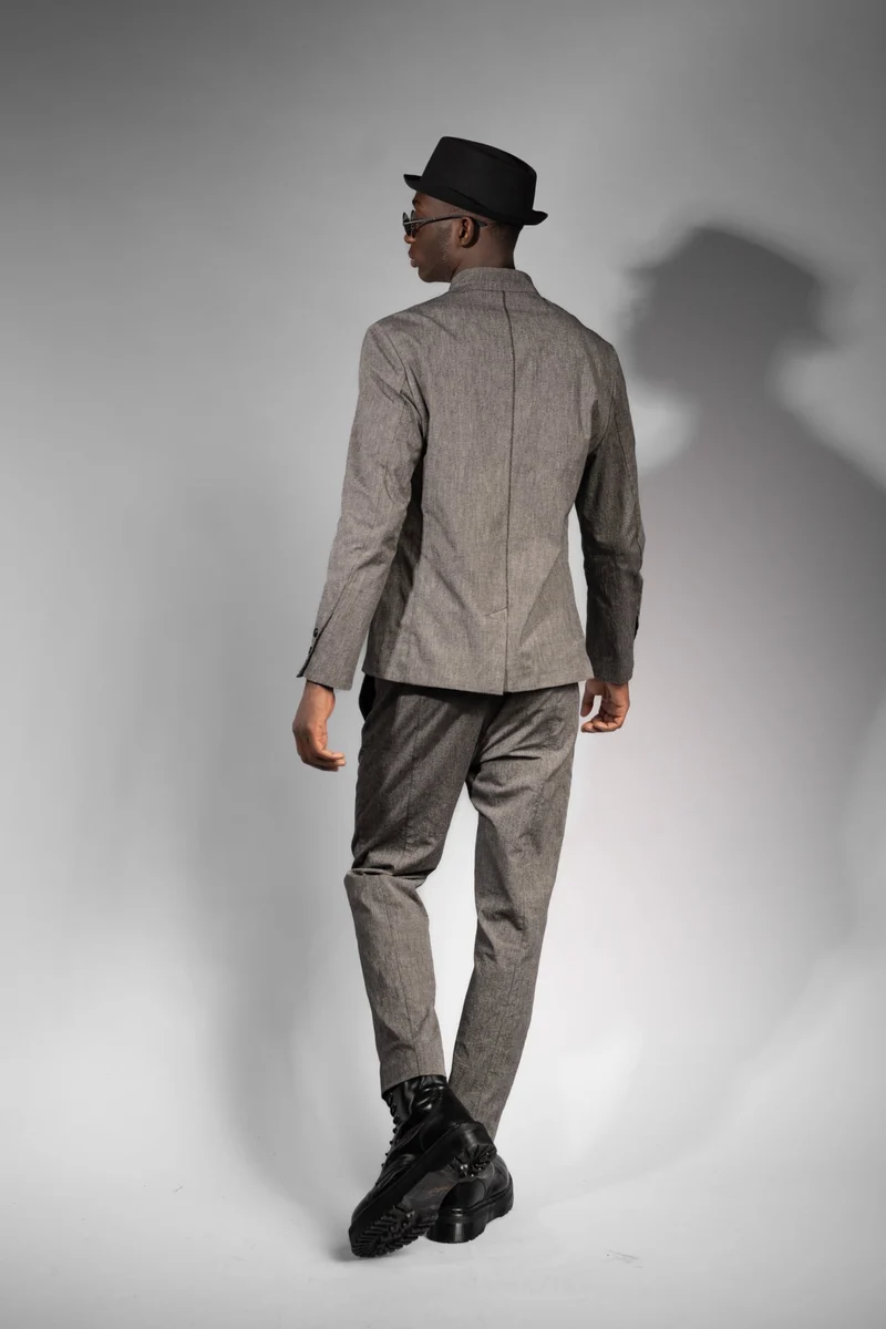 eigensinnig wien | MisMei | Herren Designer Anzug aus ungewöhnlicher japanischer Baumwolle in Grau