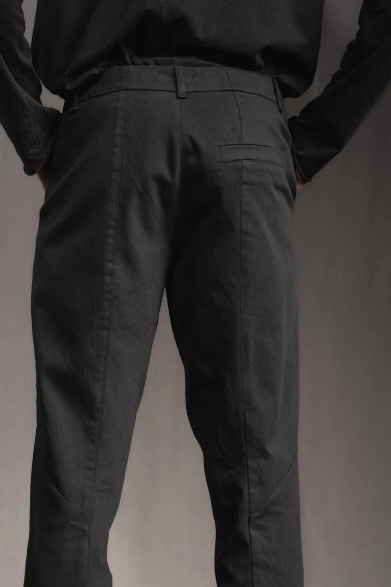 eigensinnig wien | Eisler | Extravagante, schwarze Herren Slim-Fit Designerhose aus leichter Baumwolle
