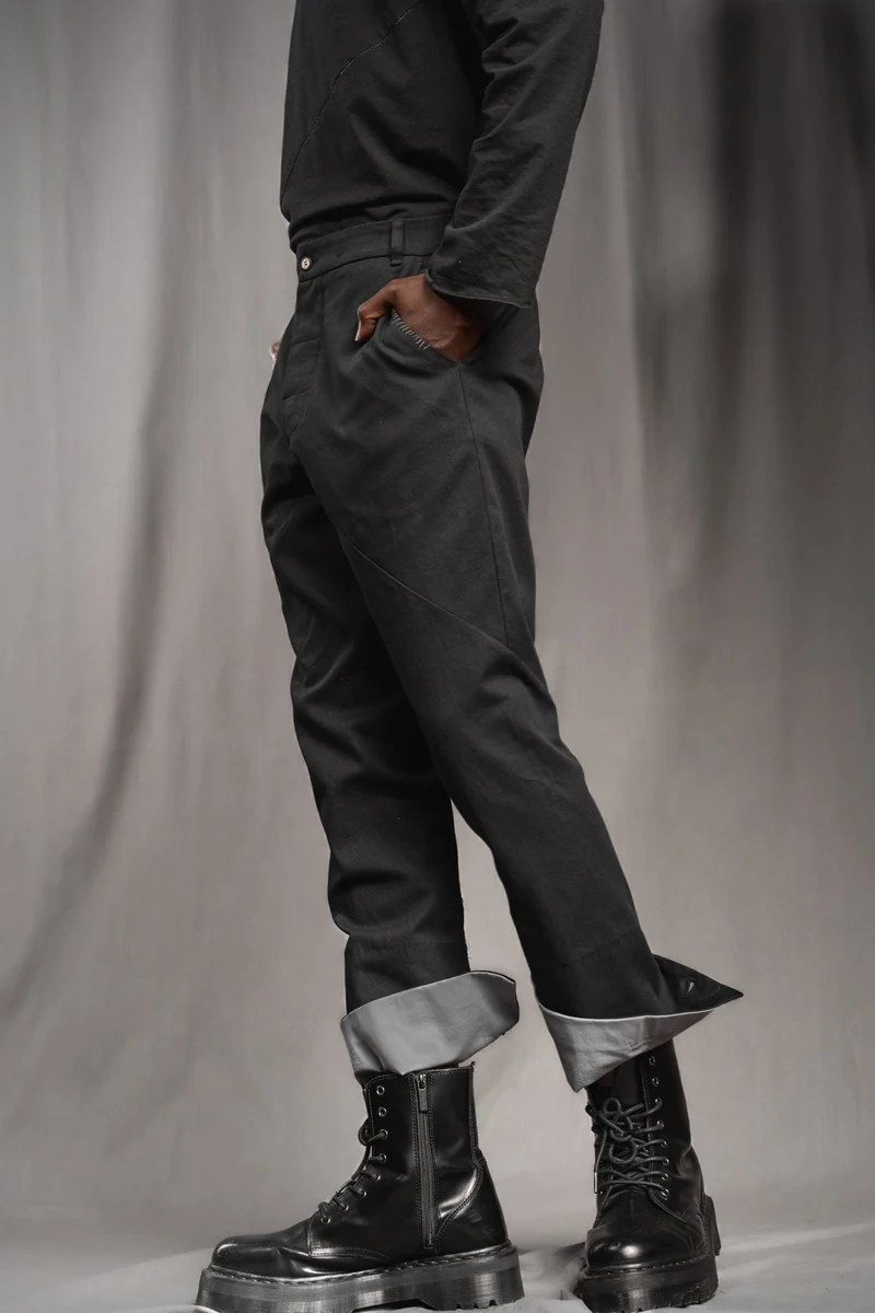 eigensinnig wien | Eisler | Extravagante, schwarze Herren Slim-Fit Designerhose aus leichter Baumwolle