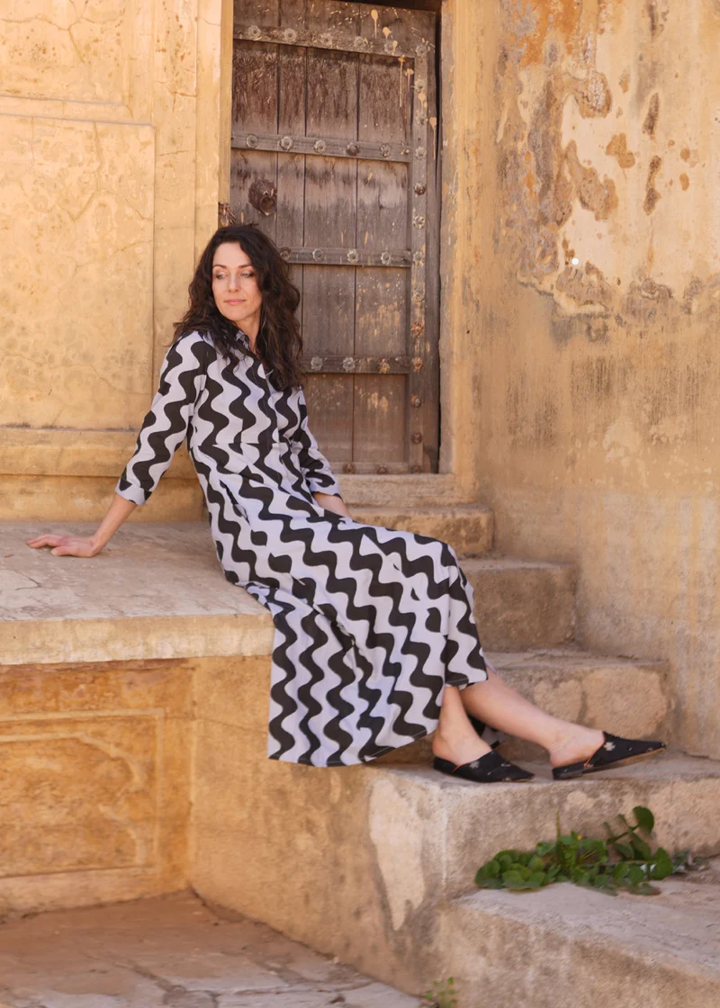 Kleid Cilla im Lavender Vibe Block Print von Komana