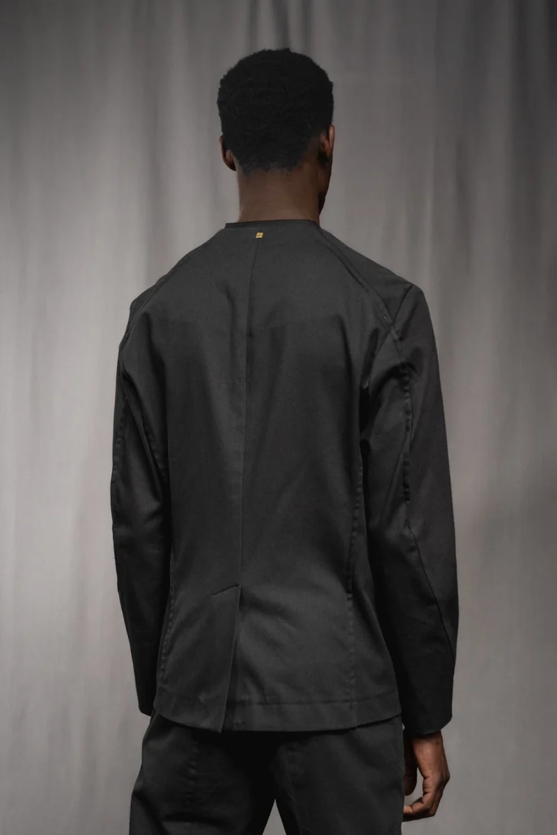 eigensinnig wien | Walpole | Leichtes Herren Designersakko mit Stehkragen aus schwarzer Gabardine-Baumwolle