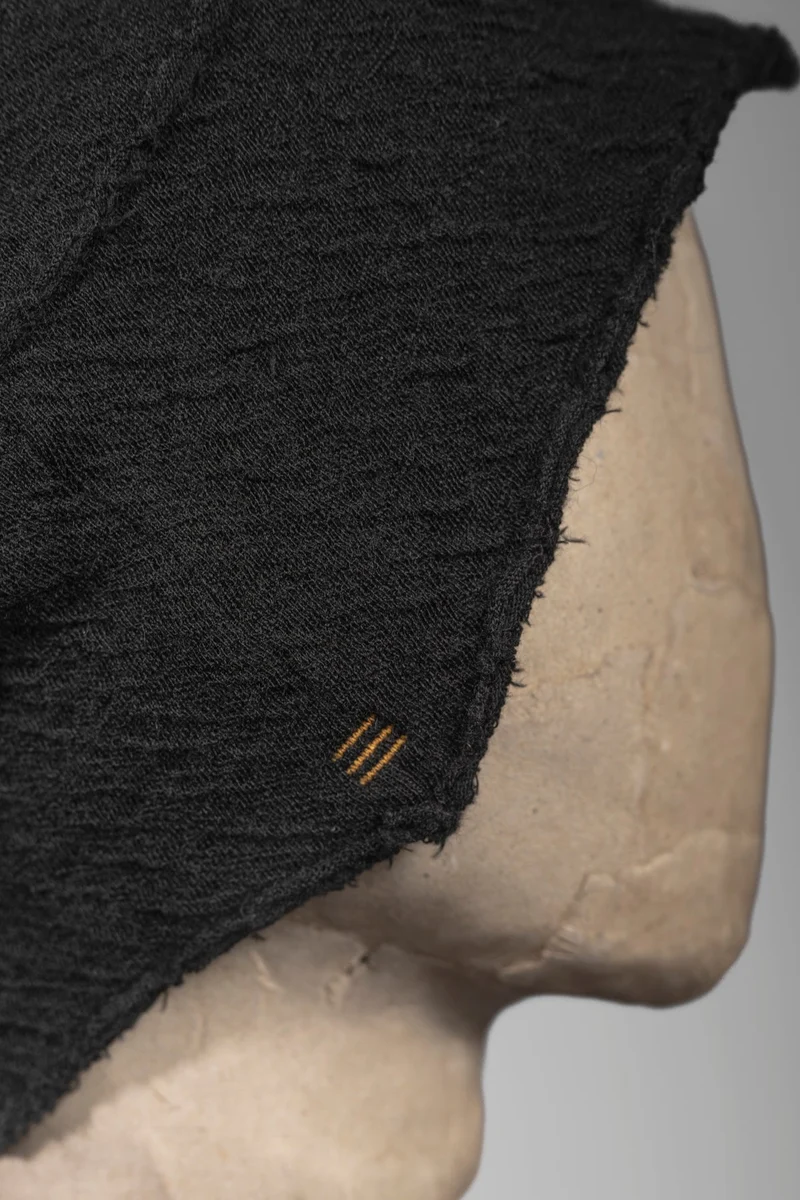 eigensinnig wien | Ehrenfels | Schwarzer Designer Long-Beanie aus Merinowolle