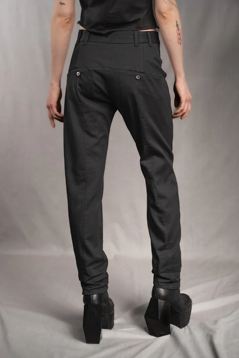 eigensinnig wien | Ki Lil I | Elegante, schwarze Designer Damenhose aus leichter Baumwolle