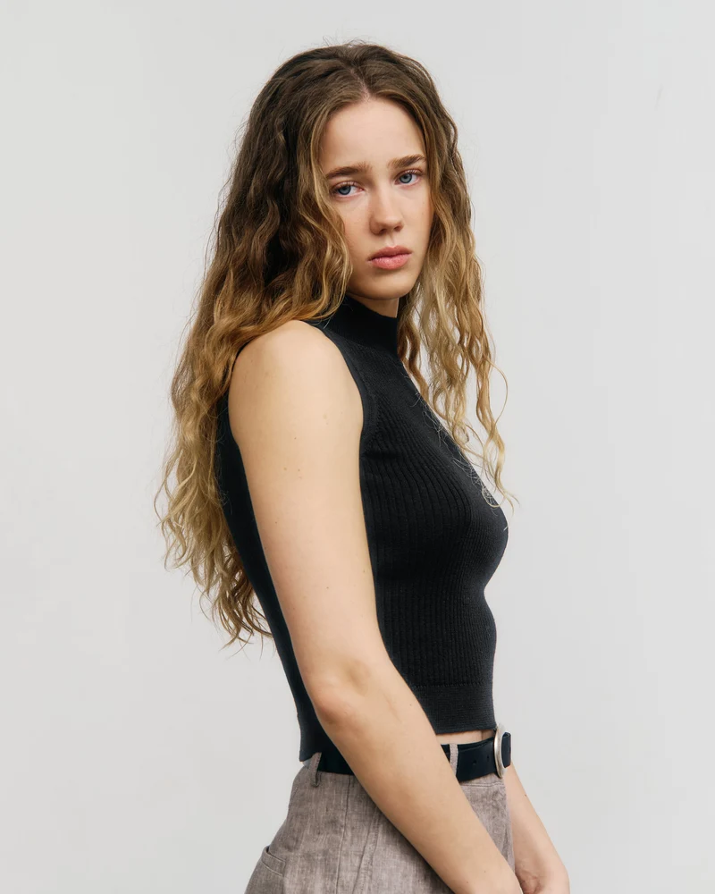 Schwarzes Stricktop Singlet aus 100% Merinowolle von Rotholz
