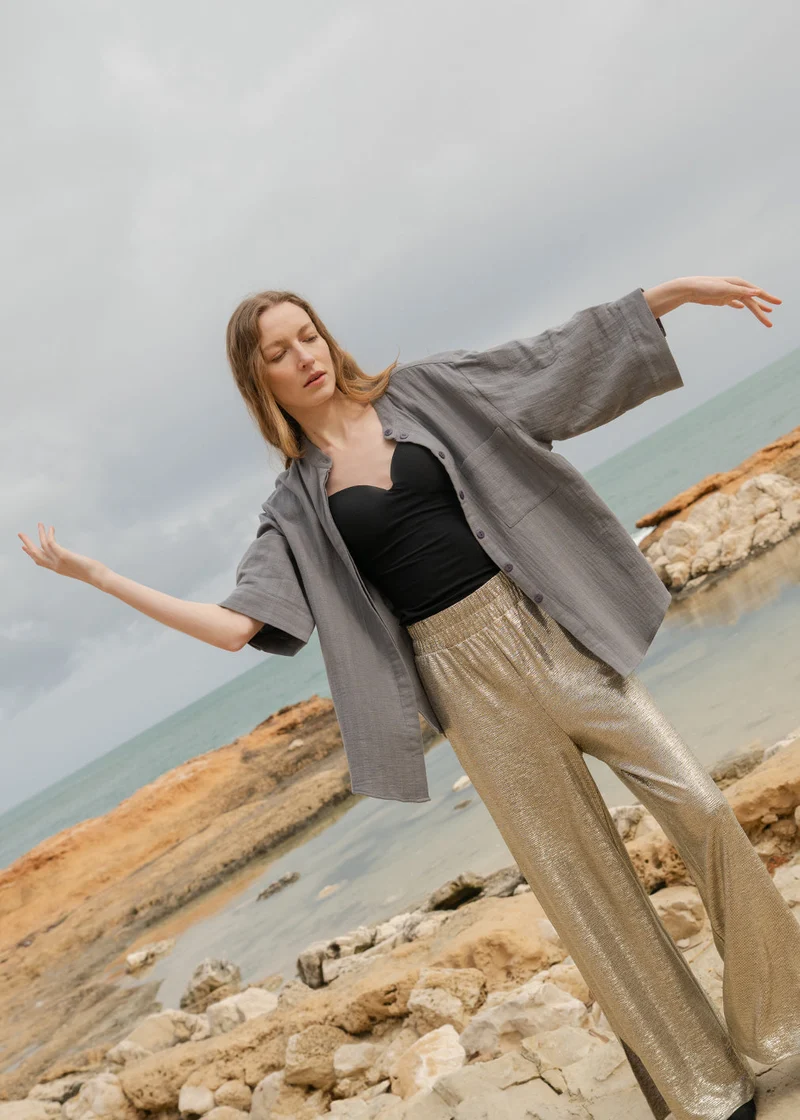 Graues Hemd Serene aus 100% Bio-Baumwollmusselin von Komana