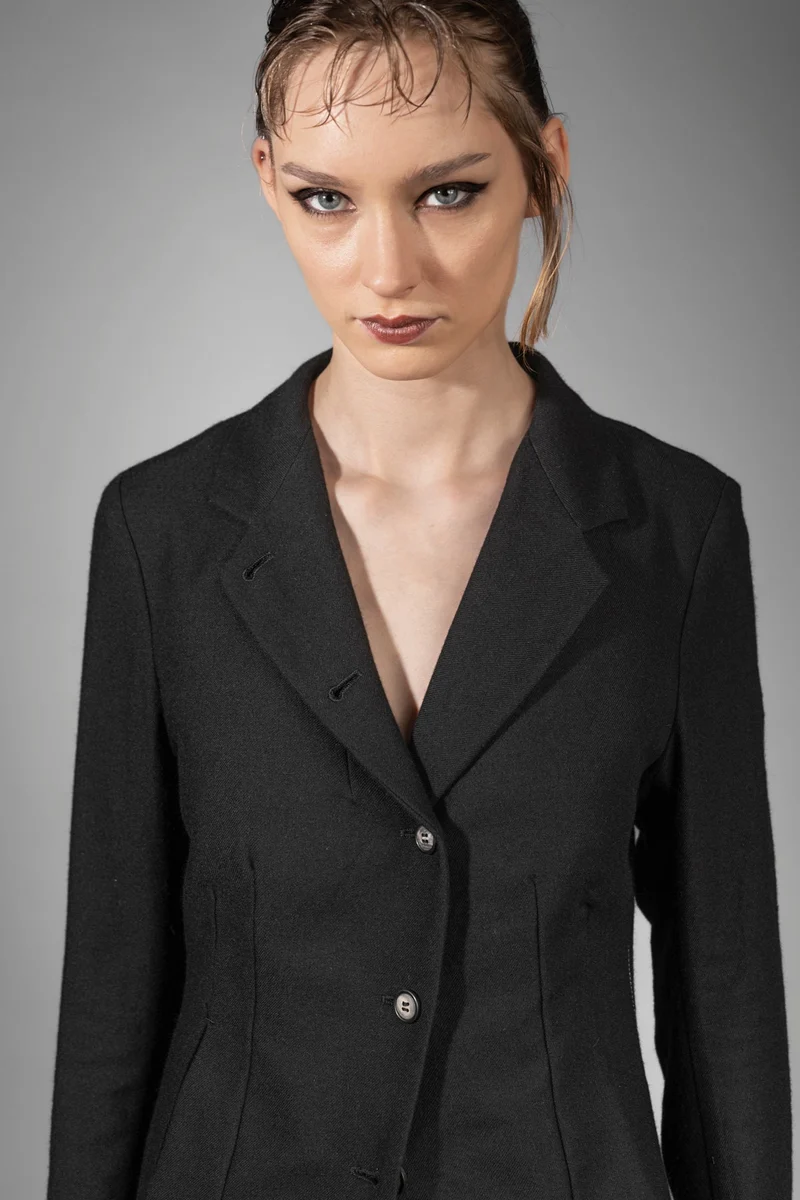 eigensinnig wien | Cardea | Designer Damen Jackenblazer aus schwarzer japanischer Wolle