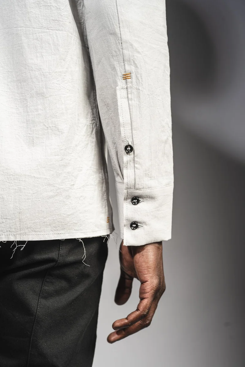 eigensinnig wien | Wittgenstein | Graues Herren Designerhemd mit unkonventionellem Kragen aus japanischer Baumwolle