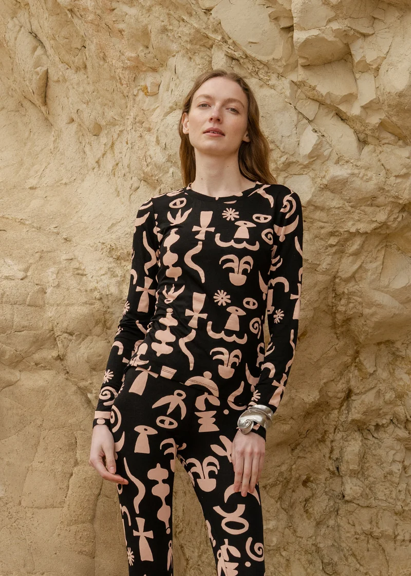 Schwarzes Langarmshirt Julie Wisdom aus Lyocell von Komana